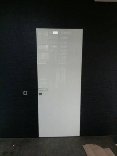 Міжкімнатні двері шпоновані модель gw00 з склом/дзеркалом